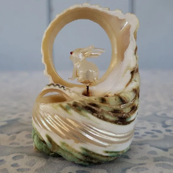 Carved Seashell with Rabbit - Picture 6 of 15
